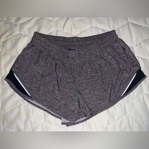 Lululemon Hotty Hot Shorts Low-Rise 2.5” -Heathered Gray